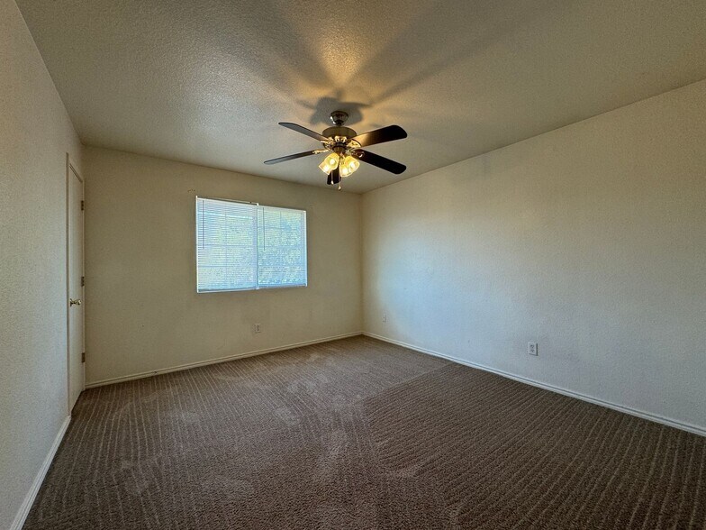 Building Photo - 4402 Jeff Scott Dr