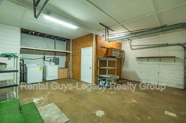 Building Photo - 3872 Marianna Rd