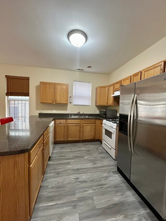 Building Photo - 1509 N Talman Ave