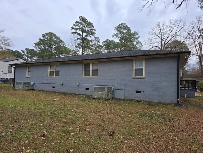 Building Photo - NEW LISTING!!!!!