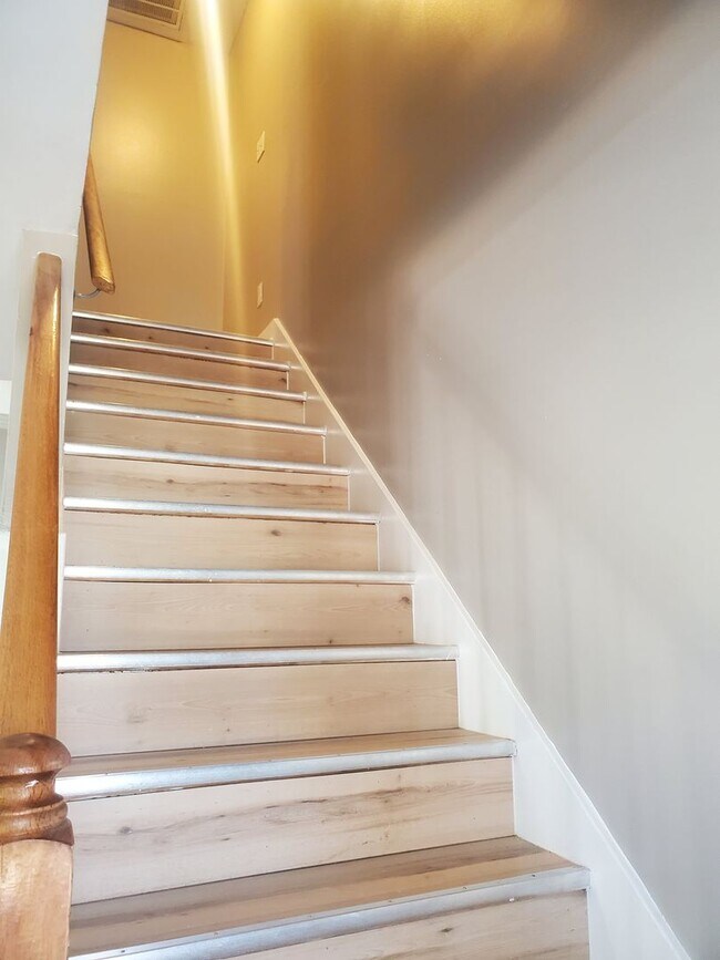 Building Photo - 1136 Drew St