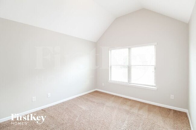 Building Photo - 8121 White Oak Loop