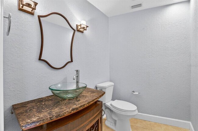 Building Photo - 2111 Paddock Cir