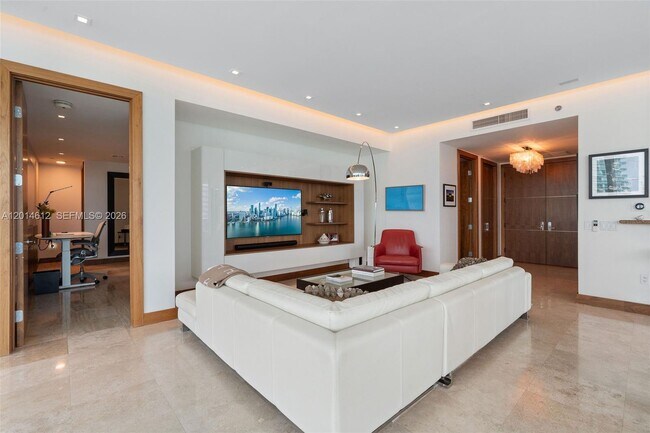 Building Photo - 5959 Collins Ave