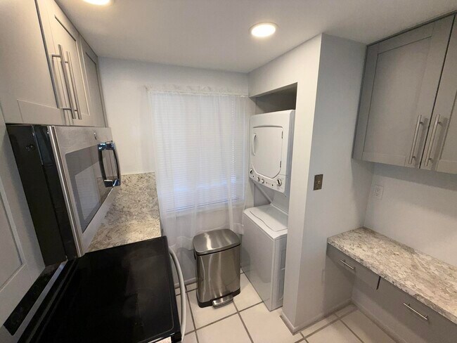 Building Photo - 2788 Tennis Club Dr