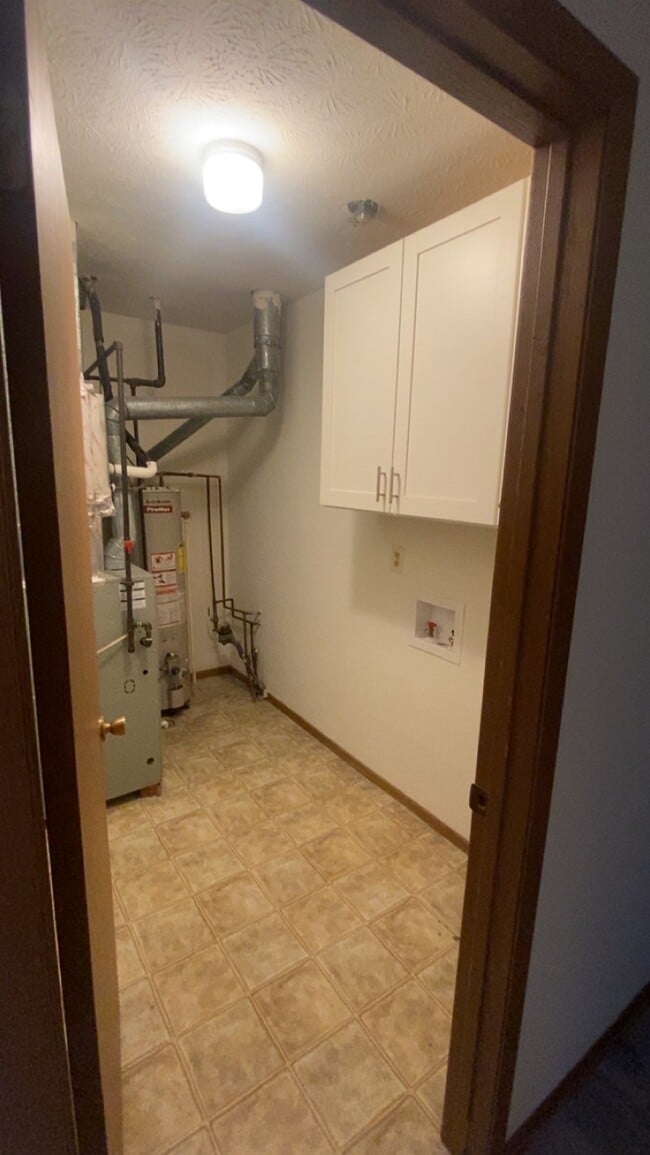 Building Photo - 525 Rosehill Dr