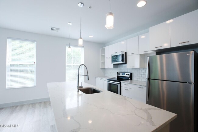 Building Photo - 25 Whistler Ct