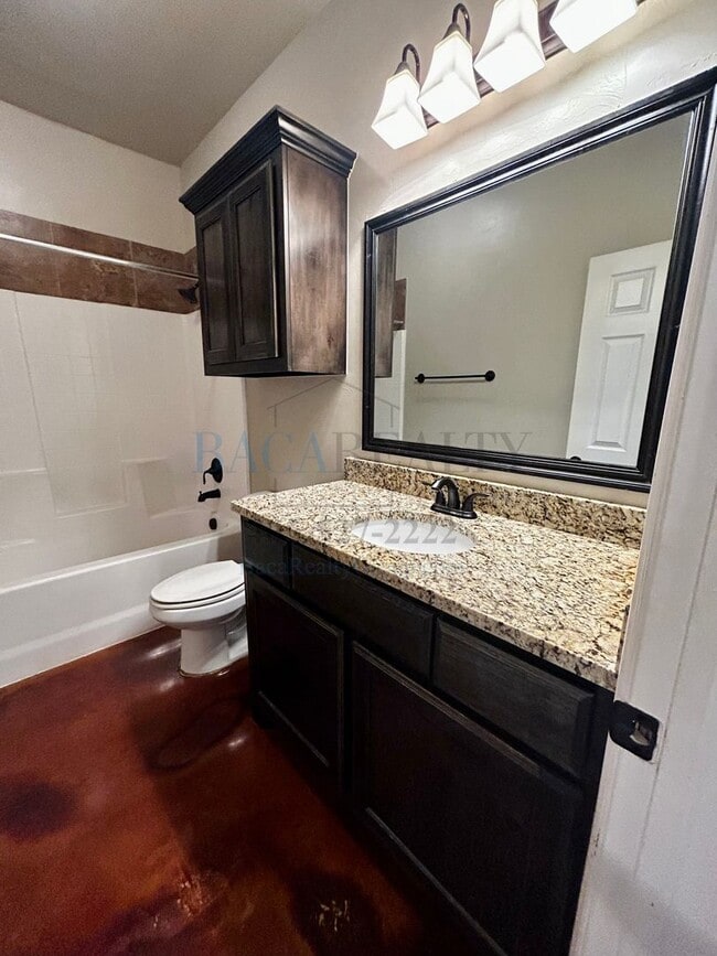 Building Photo - Move in Special!!! 3br 2ba duplex with 2 c...