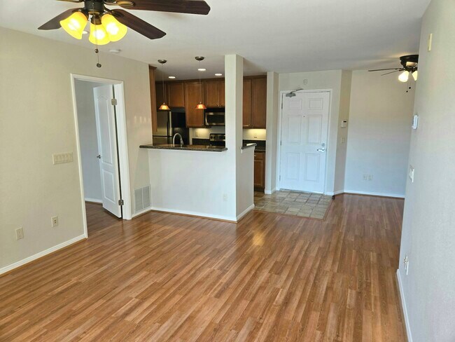 Building Photo - 7130 Shoreline Dr