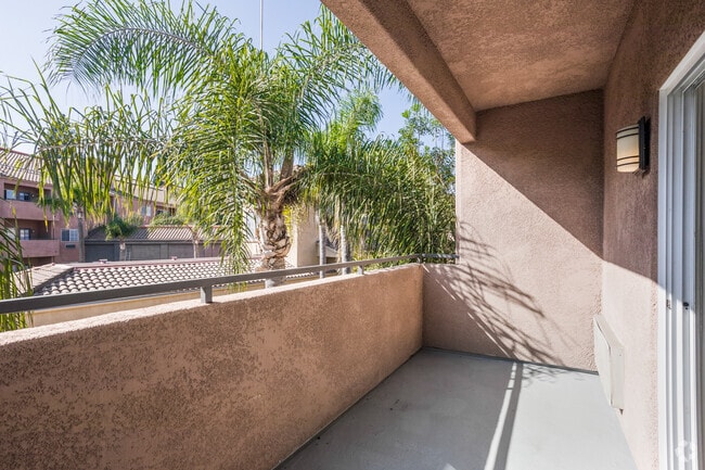 1BR, 1BA - 652-737 SF - 55+ Meridian at Anaheim Hills