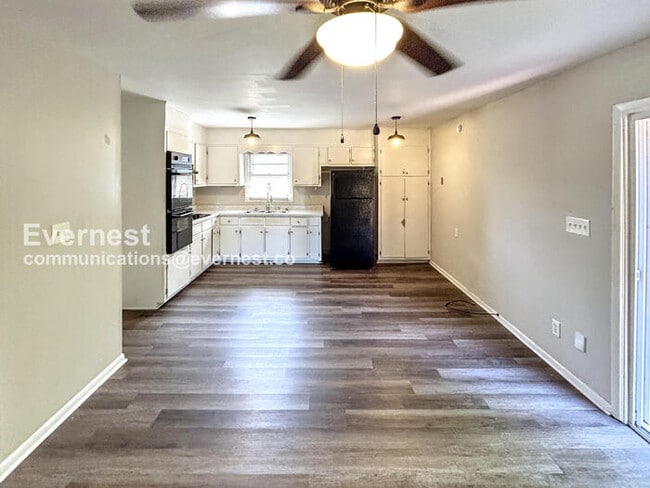 Building Photo - 1525 Matt Leonard Dr SW