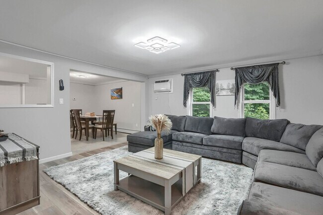 Building Photo - 763 Route 9W-SI ID1466556P