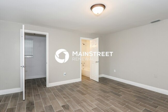 Building Photo - 4 Bedroom Pet-Friendly Home in Miami, FL w...