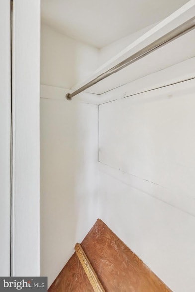 Building Photo - 1208 Pinewood Dr