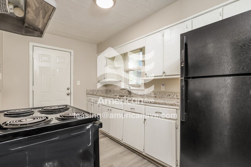 Building Photo - 2839 Schaul St