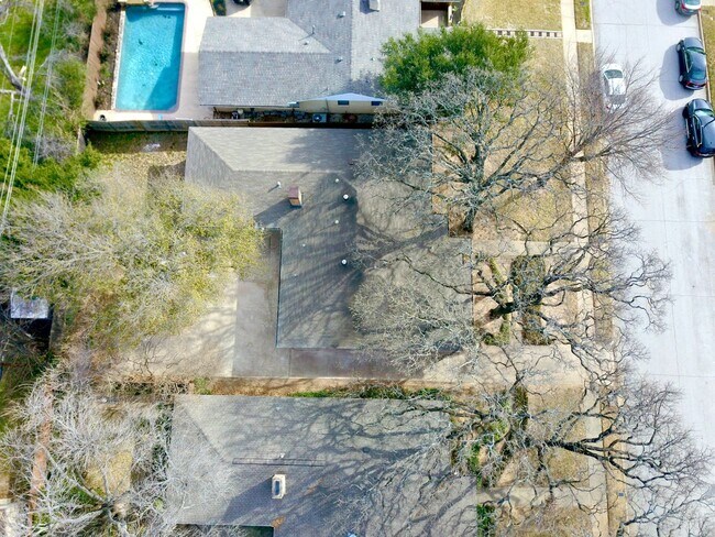 Building Photo - Beautifully remodeled 4 bedroom, 3 Bath