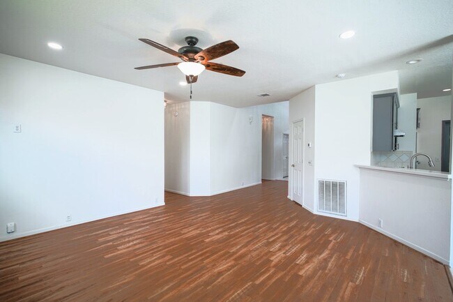 Building Photo - 11606 Canyon Woods Dr
