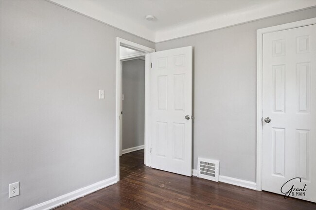 Building Photo - $1300 3 bedroom bungalow