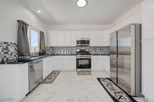 Building Photo - 1213 E Malibu Sands Ave
