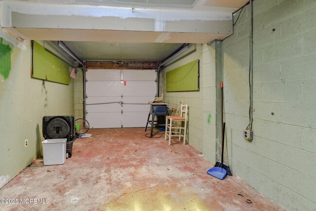 Building Photo - 204 Mill Creek Dr