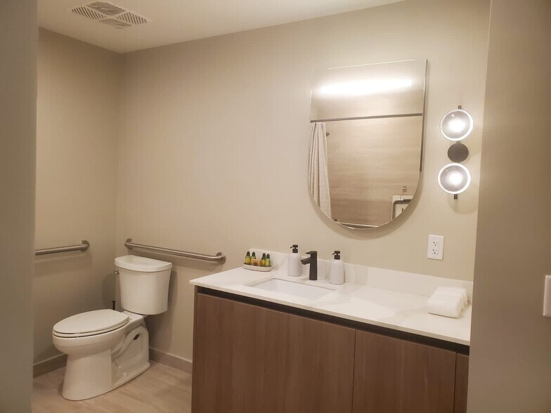 Building Photo - 580 72nd St