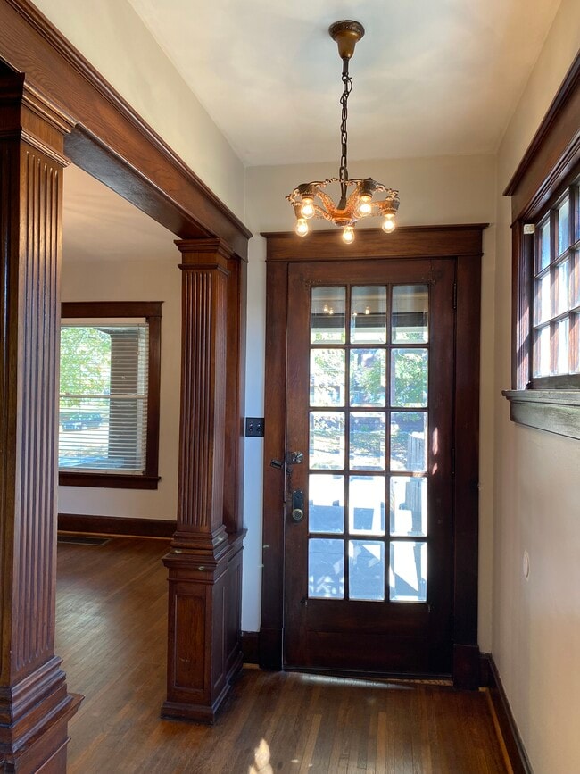 Building Photo - 1003 Maple Ave