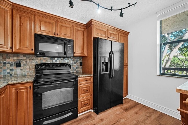 Building Photo - 3150 NW 42nd Ave