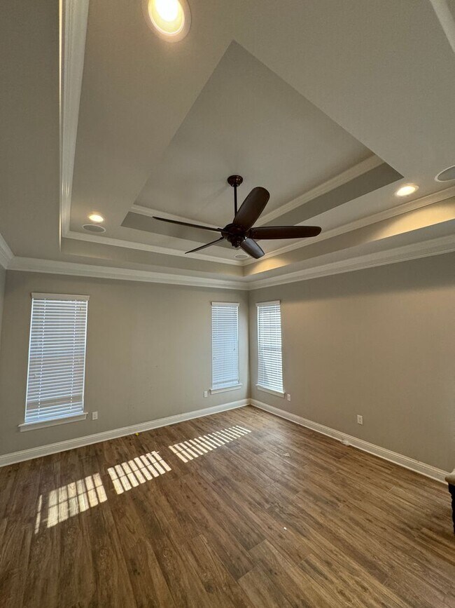 Building Photo - Gated Community close to Barksdale Air Force Base...