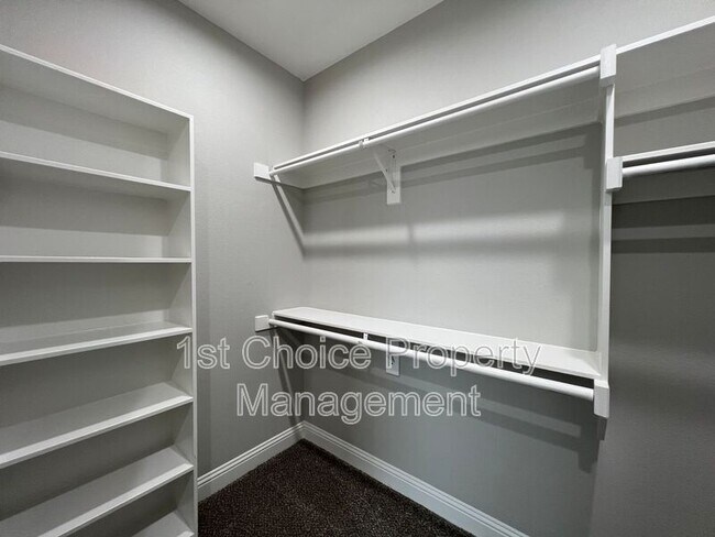 Building Photo - 5413 Harrys Pl
