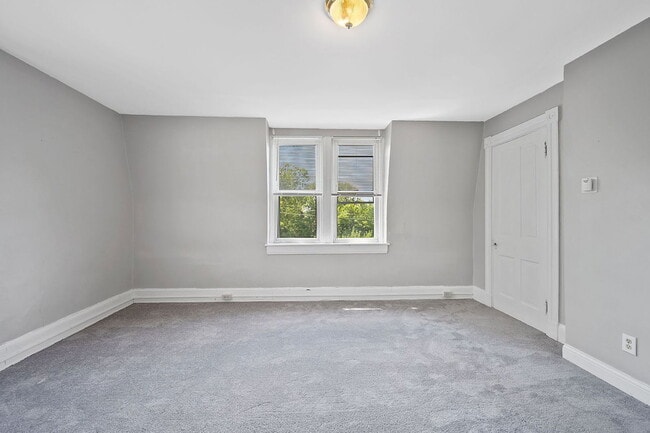 Building Photo - 494 Riddle Rd