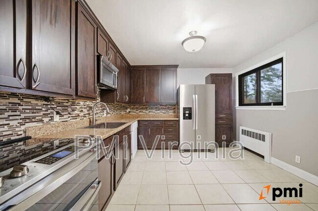 Building Photo - 2707 Martone Rd