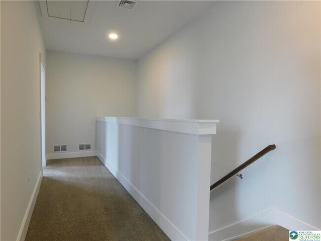 Building Photo - 1674 Best Pl