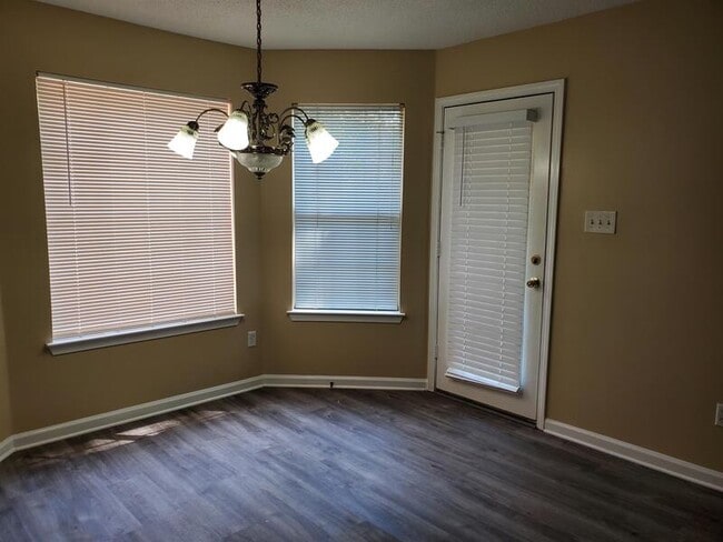 Building Photo - 1812 Clunan Cove