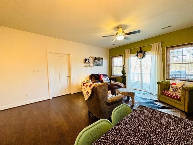 Building Photo - 1313 Emerald View Ct