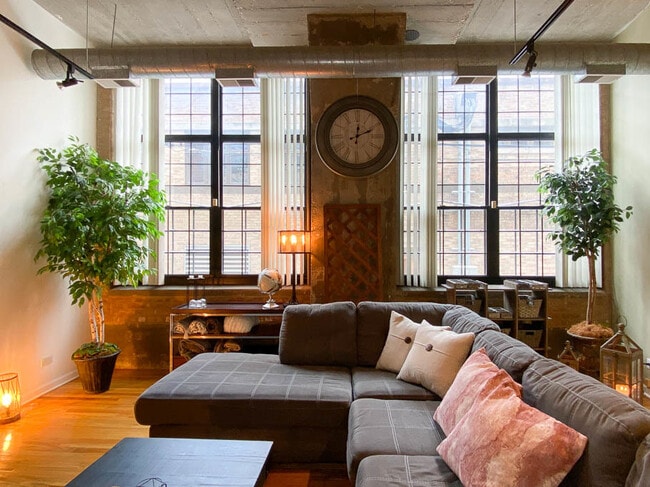 Building Photo - 17 N Loomis St