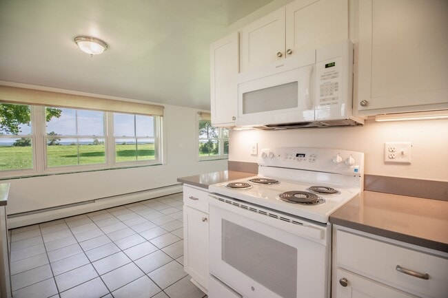 Building Photo - UNIQUE OFFERING-HISTORIC CAPE COD ON URBAN...