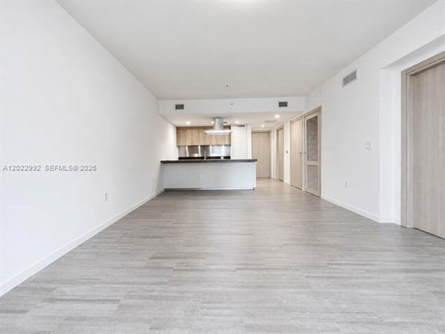 Building Photo - 1000 Brickell Plaza