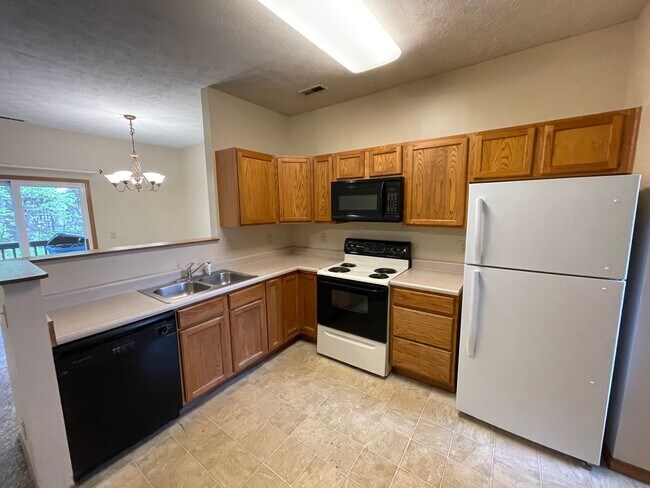 Building Photo - 3 Bedroom 3.5 Bath Townhouse