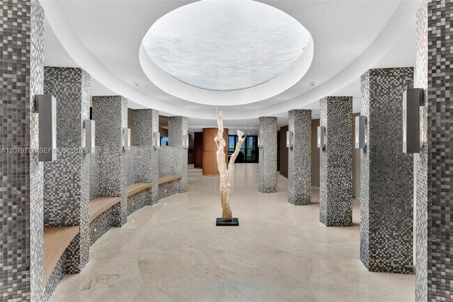 Building Photo - 900 Biscayne Blvd