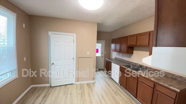 Building Photo - 830 St Clair Ave