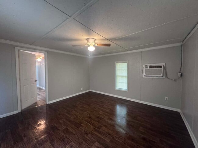 Building Photo - 613 E Johnston-AVS