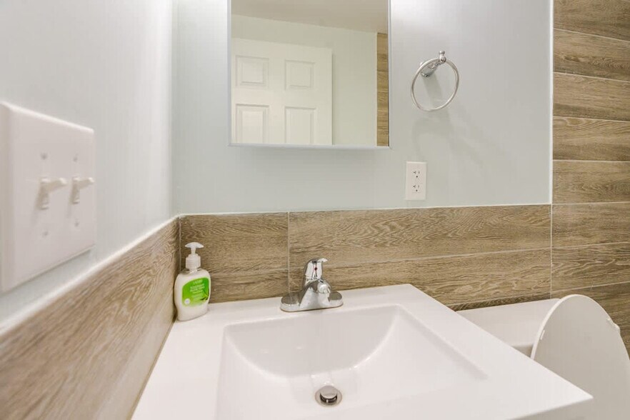 Building Photo - 1384 Ridge Ave