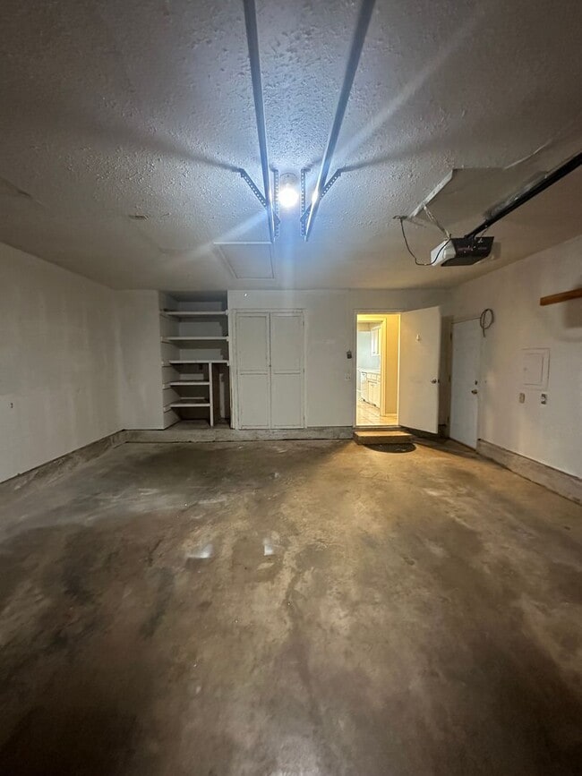 Building Photo - 1112 SE 8th St