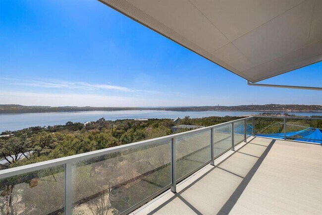 Building Photo - 14020 Lakeview Dr