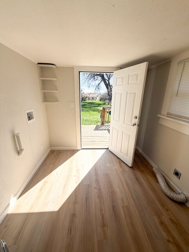 Building Photo - 2 BED, 1 BATH HOUSE