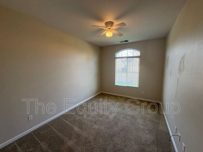 Building Photo - 4911 W Elkhorn Ave