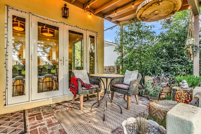 Building Photo - 5182 Ellenwood Dr