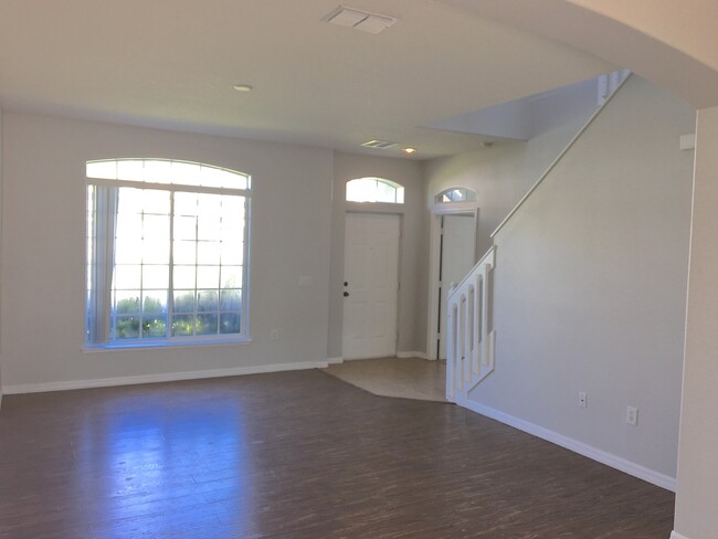 Building Photo - Town Home for Rent in Gated community in O...