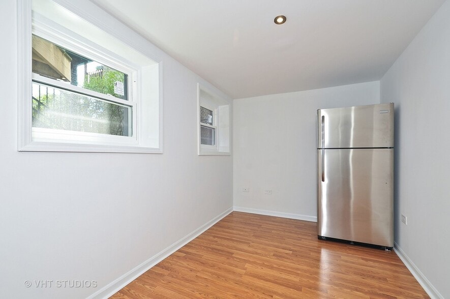 Building Photo - 4757 N Paulina St