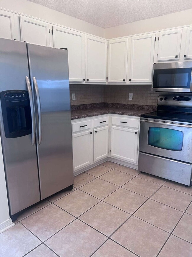 Building Photo - 1721 Colonial Ct